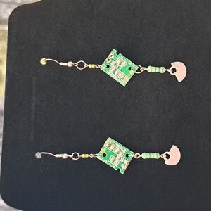 IrResistorble Chip Earrings